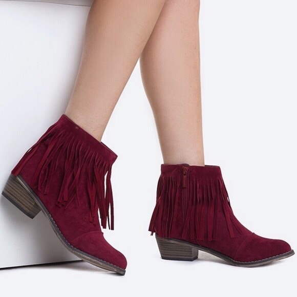 $10 SALE ENDS TONIGHT// LAST1// Suede Fringe Boots - Picture 3 of 3